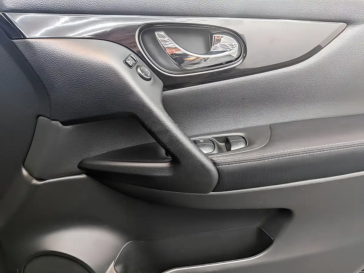 Used 2015 Nissan Qashqai N-Tec+ Black - Interior and Exterior details 14