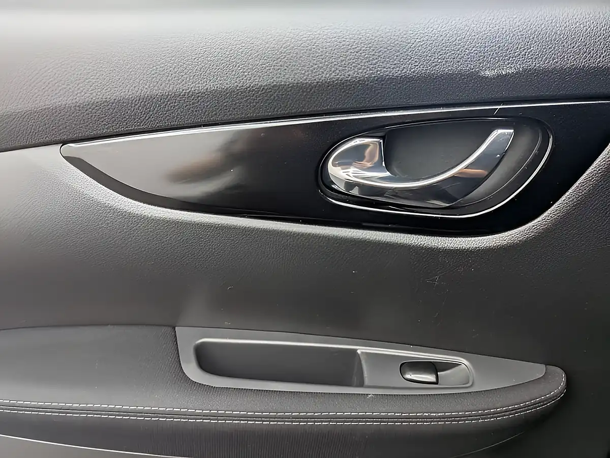 Used 2015 Nissan Qashqai N-Tec+ Black - Interior and Exterior details 17
