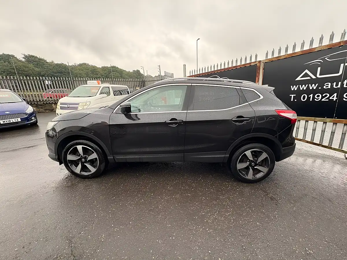 Used 2015 Nissan Qashqai N-Tec+ Black - Interior and Exterior details 6