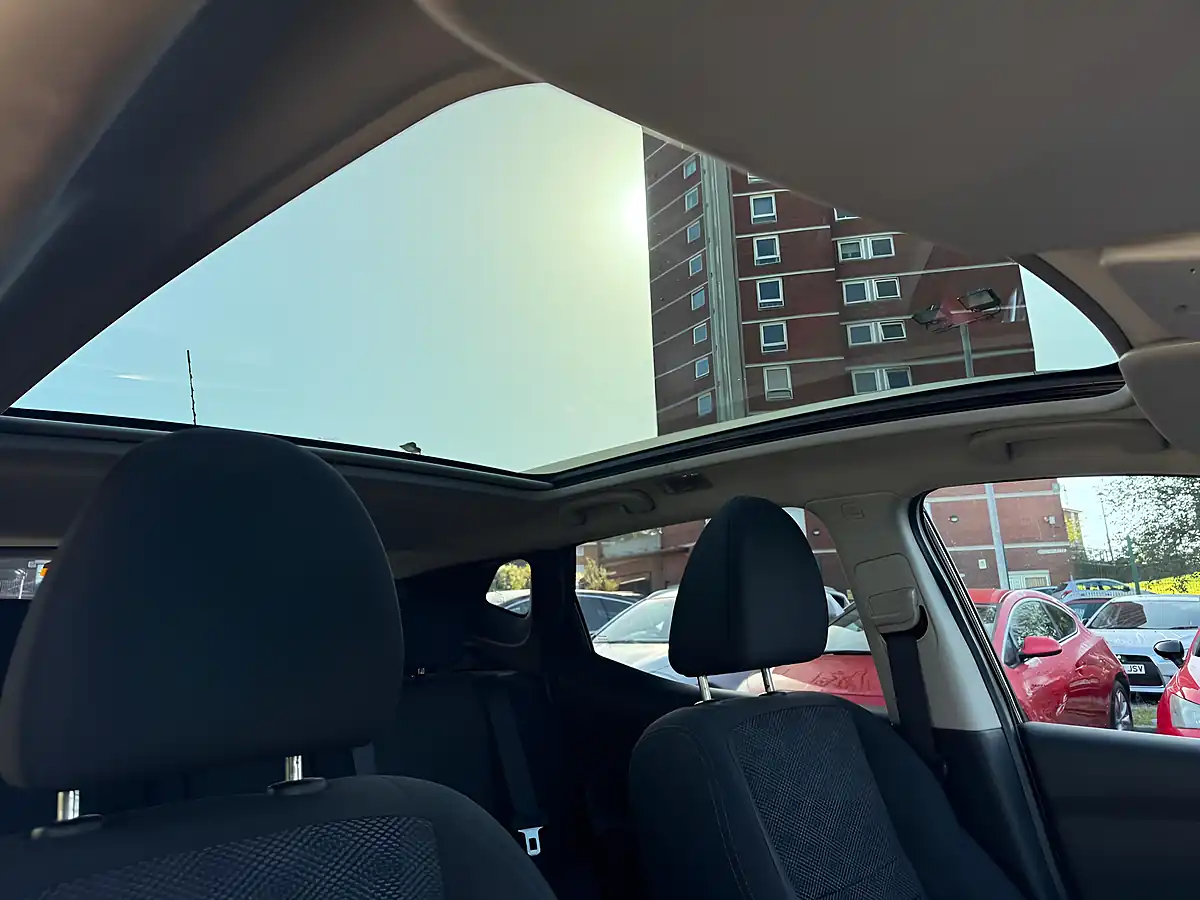Used 2015 Nissan Qashqai N-Tec+ Black - Interior and Exterior details 12