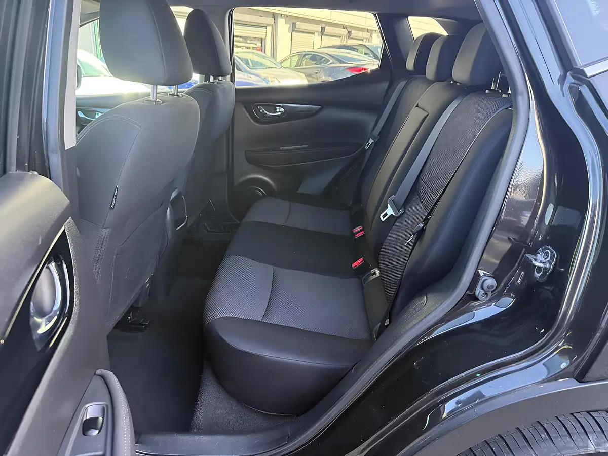 Used 2015 Nissan Qashqai N-Tec+ Black - Interior and Exterior details 16