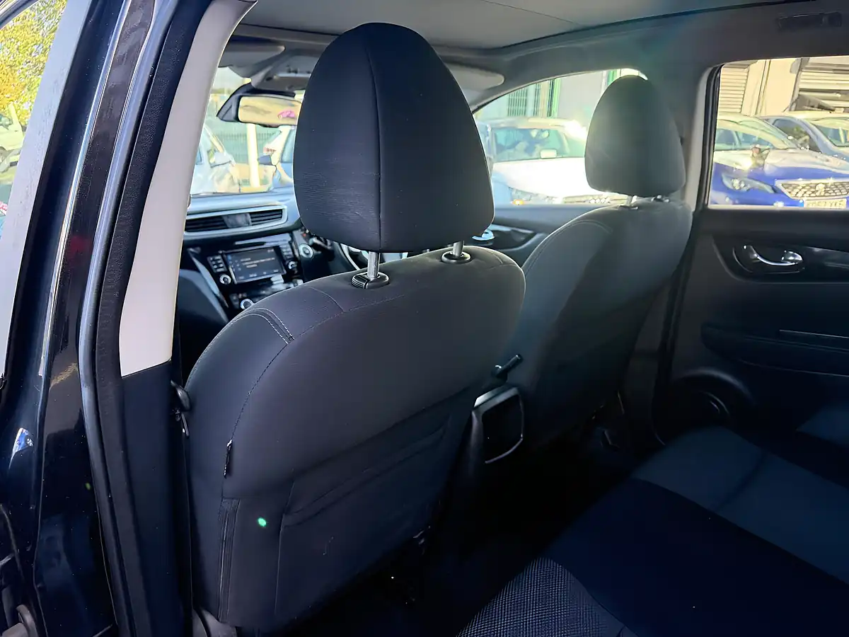 Used 2015 Nissan Qashqai N-Tec+ Black - Interior and Exterior details 17