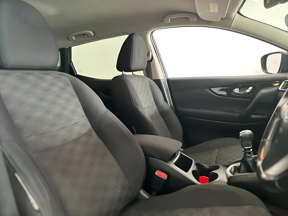 Used 2015 Nissan Qashqai N-Tec Black - Interior and Exterior details 12