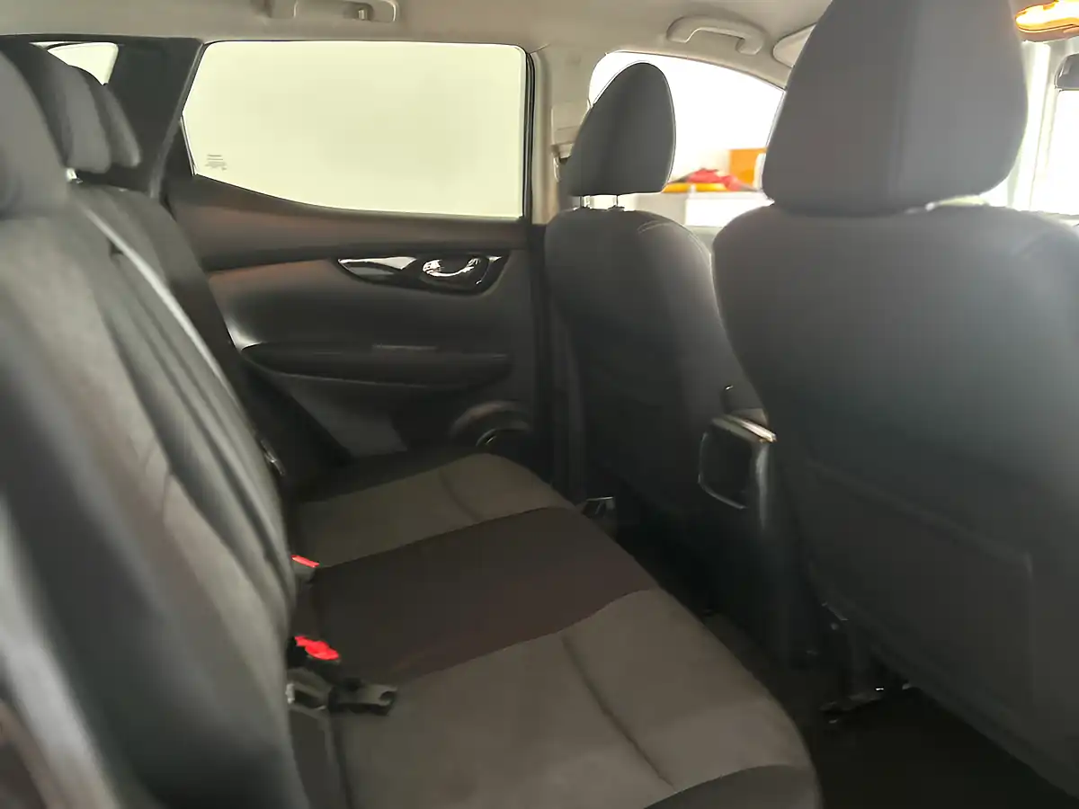 Used 2015 Nissan Qashqai N-Tec Black - Interior and Exterior details 13