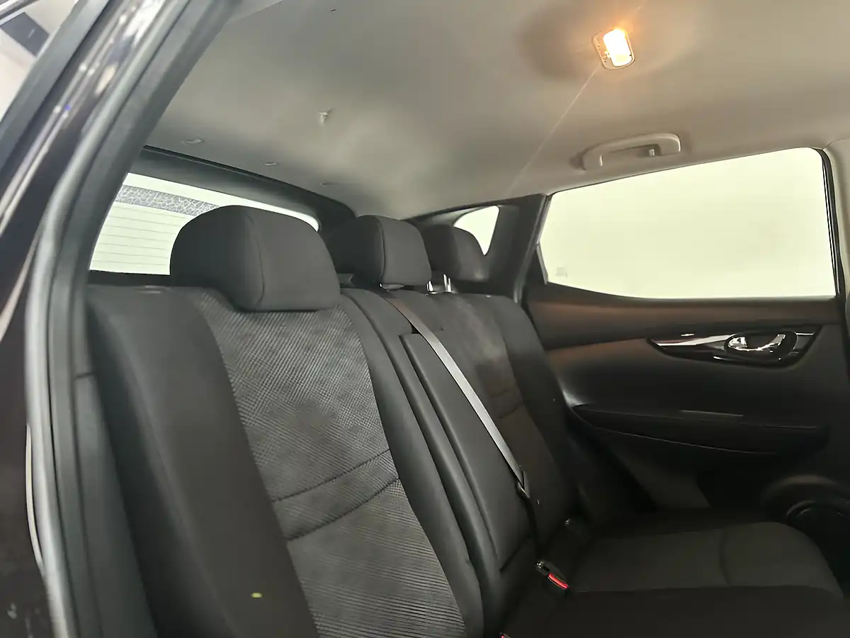 Used 2015 Nissan Qashqai N-Tec Black - Interior and Exterior details 14