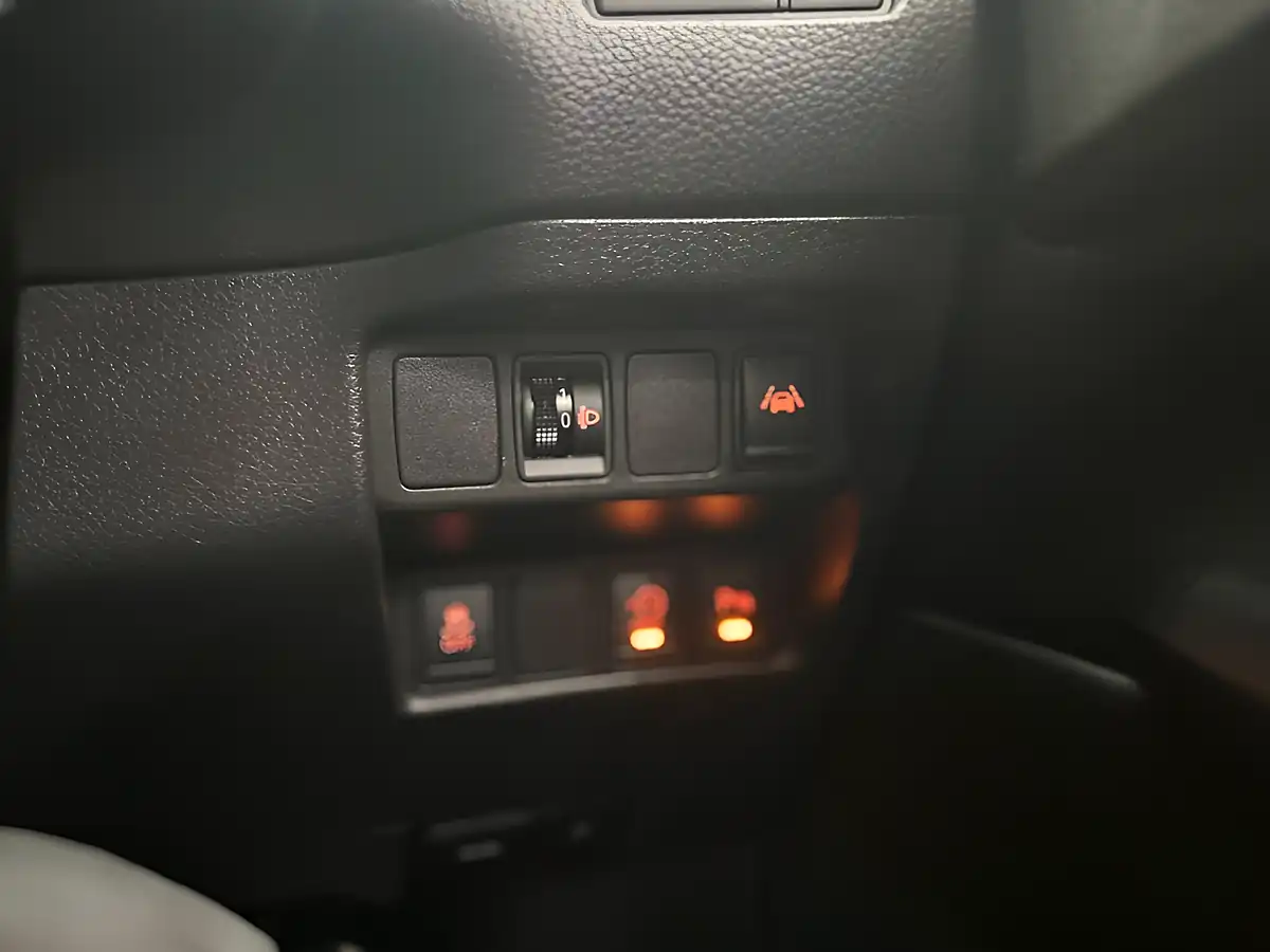 Used 2015 Nissan Qashqai N-Tec Black - Interior and Exterior details 15