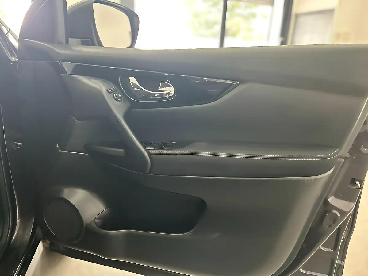 Used 2015 Nissan Qashqai N-Tec Black - Interior and Exterior details 16