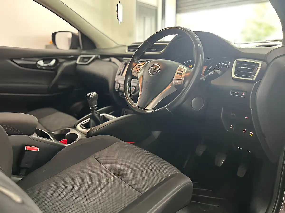 Used 2015 Nissan Qashqai N-Tec Black - Interior and Exterior details 20