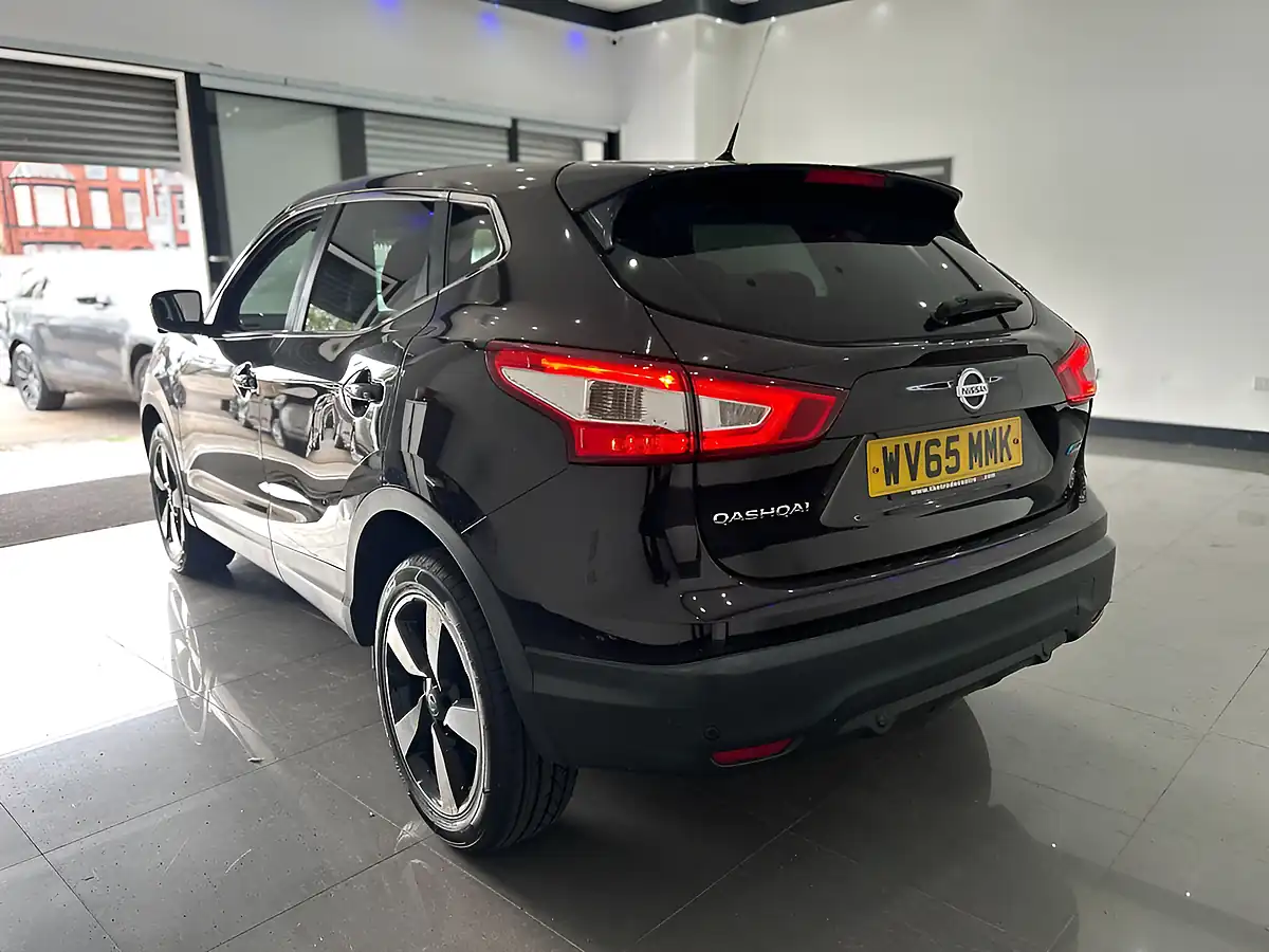 Used 2015 Nissan Qashqai N-Tec Black - Interior and Exterior details 6