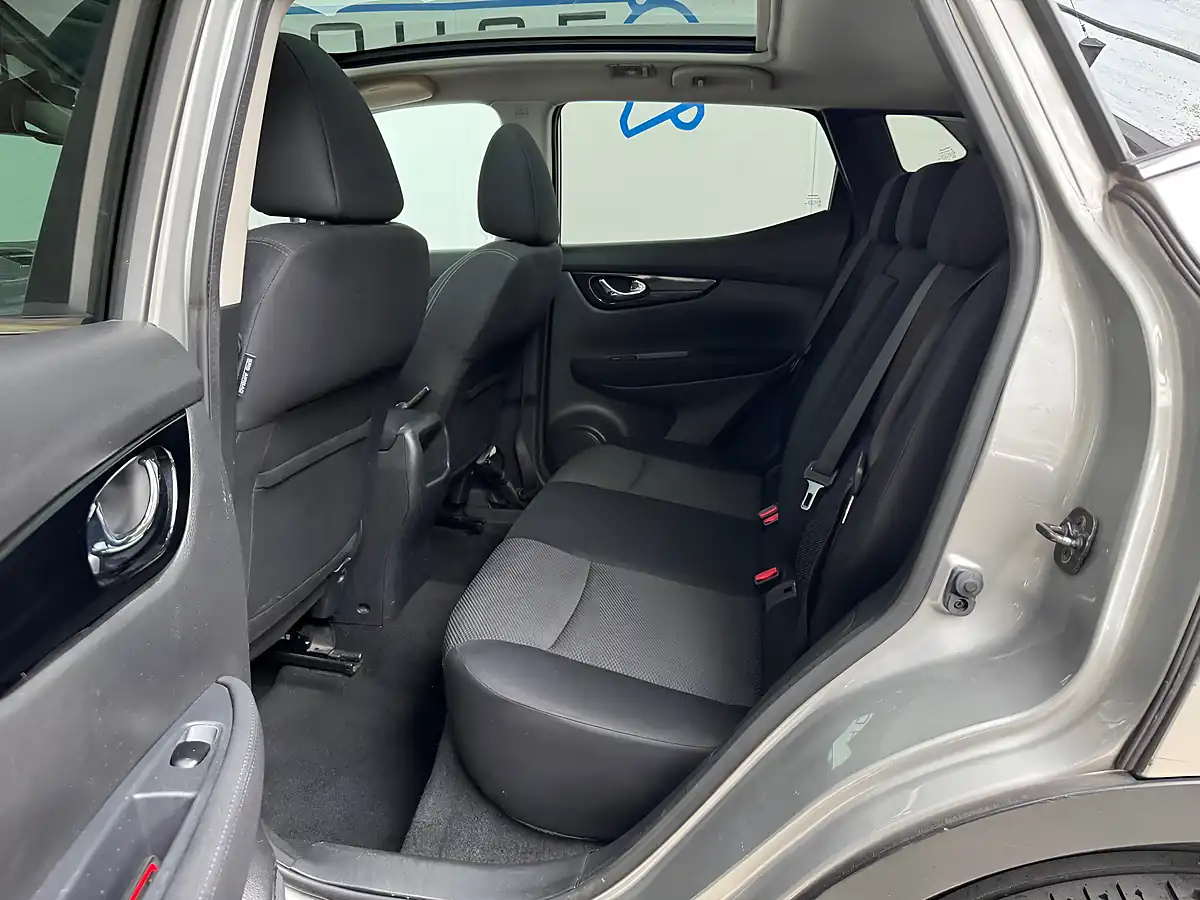 Used 2015 Nissan Qashqai N-Tec+ Blade Silver - Interior and Exterior details 10