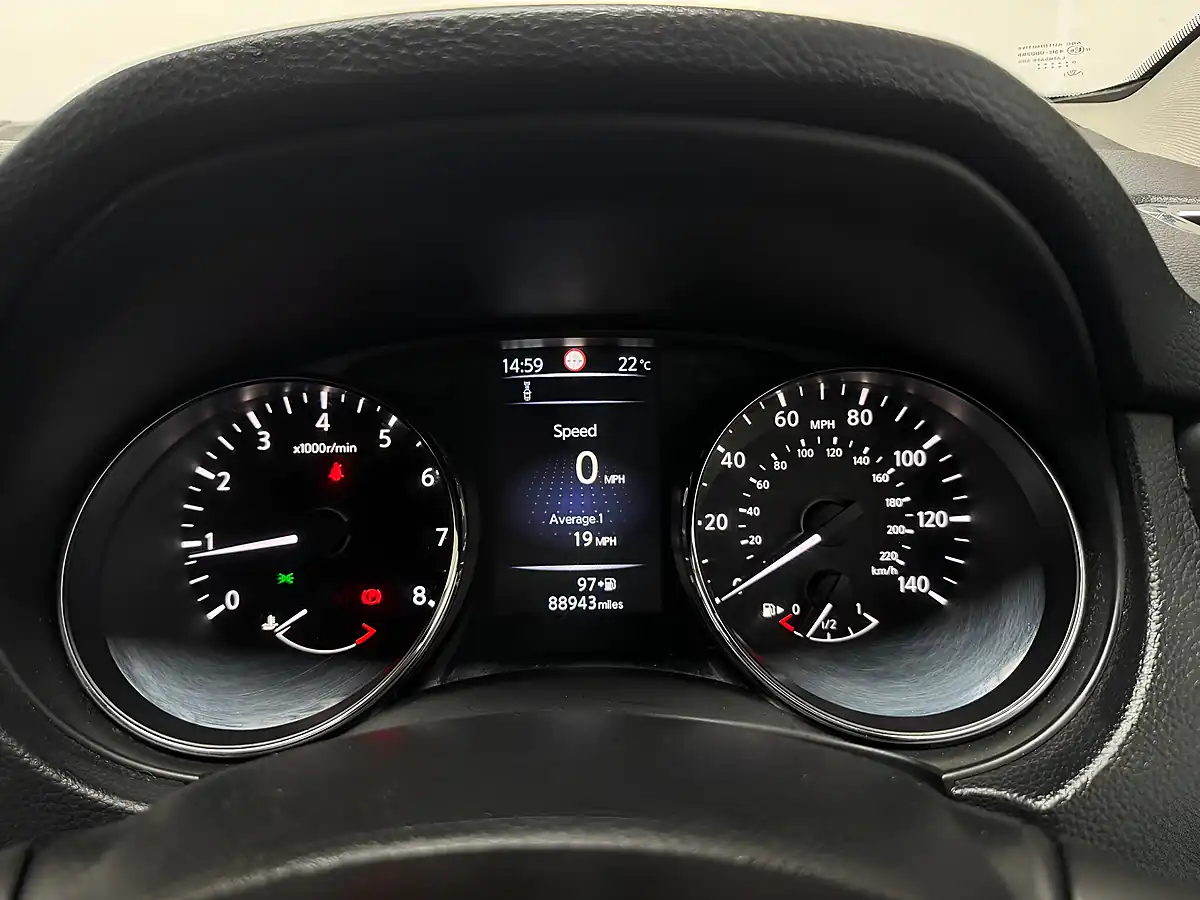 Used 2015 Nissan Qashqai N-Tec+ Blade Silver - Interior and Exterior details 12