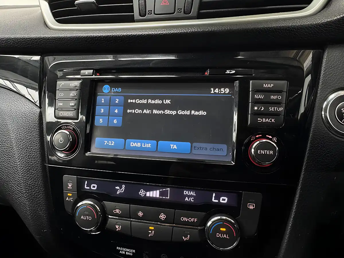 Used 2015 Nissan Qashqai N-Tec+ Blade Silver - Interior and Exterior details 13