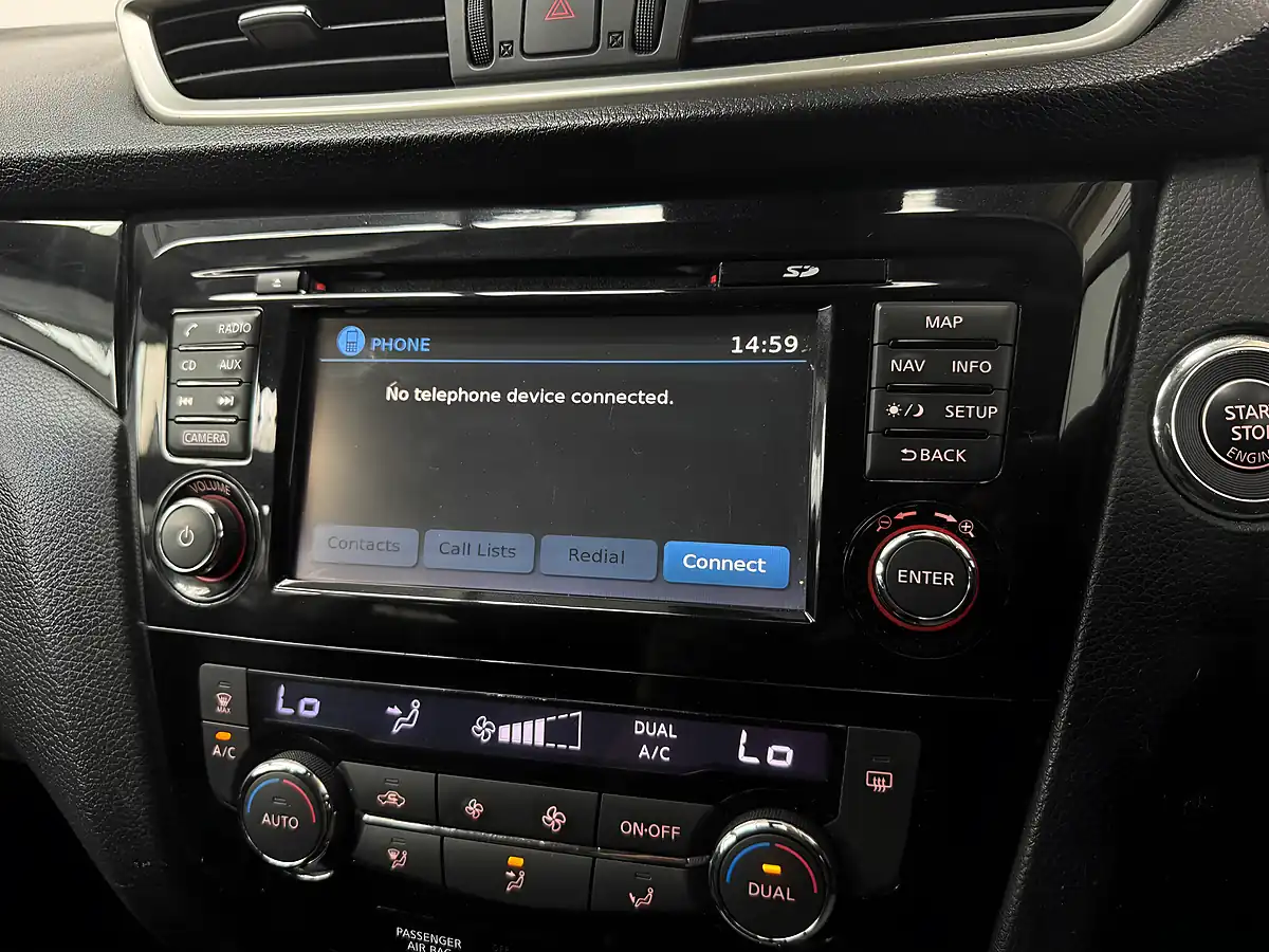 Used 2015 Nissan Qashqai N-Tec+ Blade Silver - Interior and Exterior details 14
