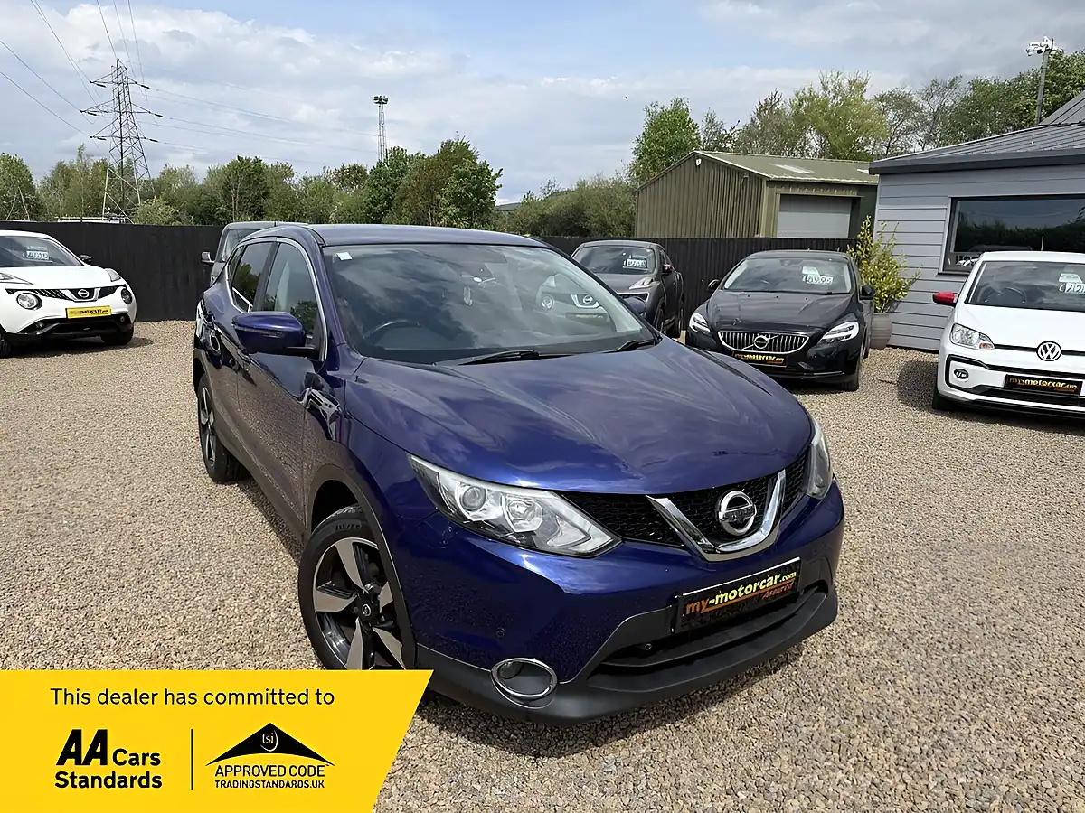 Used 2015 Nissan Qashqai N-Tec Blue - Front View