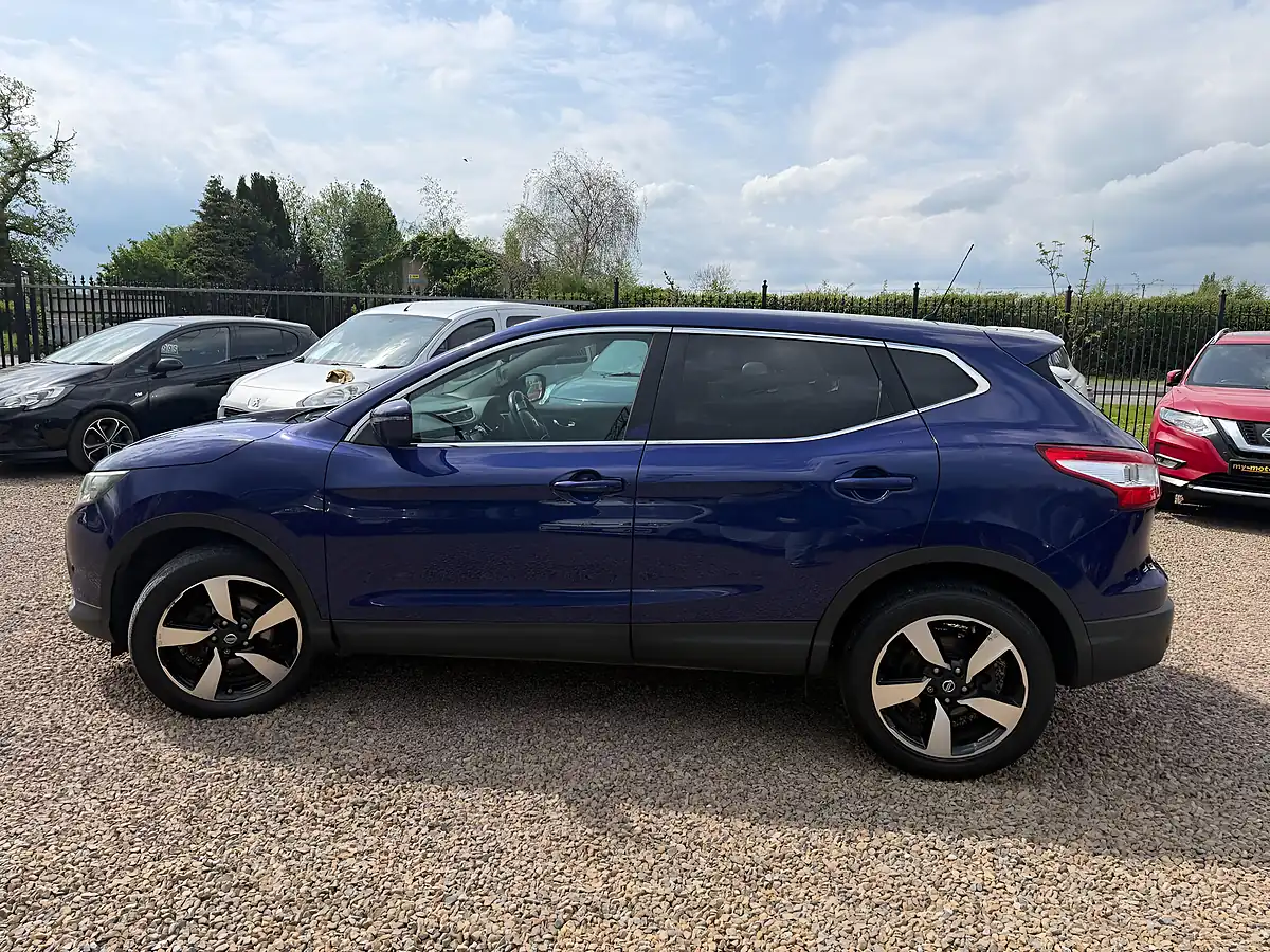 Used 2015 Nissan Qashqai N-Tec Blue - Interior and Exterior details 11