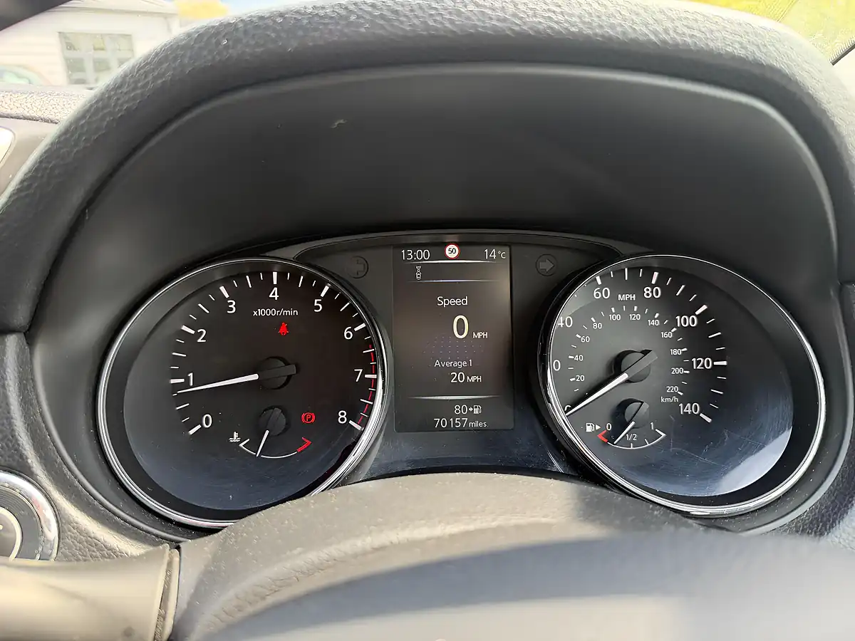 Used 2015 Nissan Qashqai N-Tec Blue - Interior and Exterior details 14