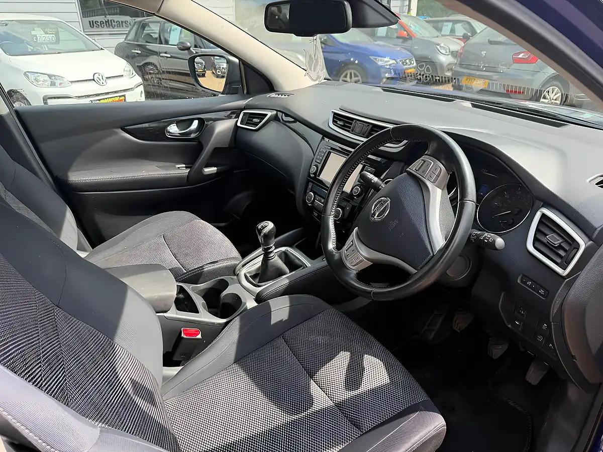 Used 2015 Nissan Qashqai N-Tec Blue - Interior and Exterior details 3
