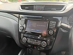 Used 2015 Nissan Qashqai N-Tec Blue - Interior and Exterior details 5
