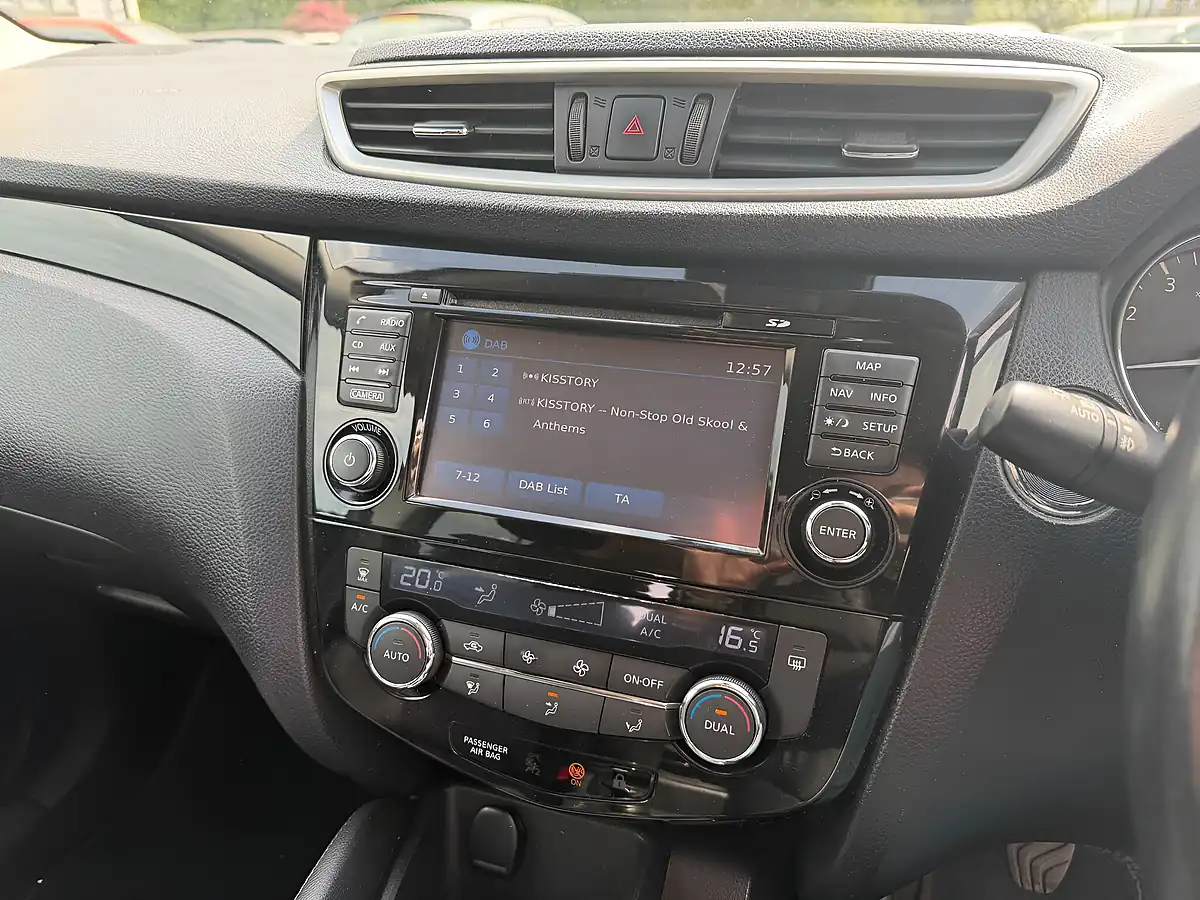 Used 2015 Nissan Qashqai N-Tec Blue - Interior and Exterior details 5