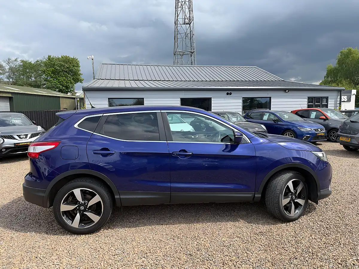 Used 2015 Nissan Qashqai N-Tec Blue - Interior and Exterior details 6