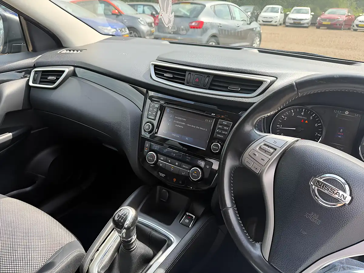 Used 2015 Nissan Qashqai N-Tec Blue - Interior and Exterior details 7