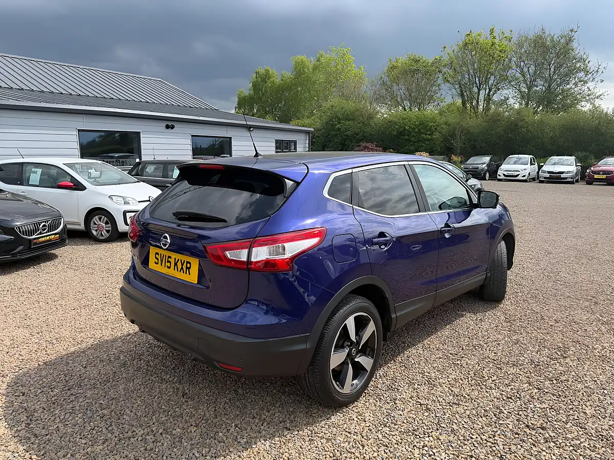 Used 2015 Nissan Qashqai N-Tec Blue - Interior and Exterior details 8