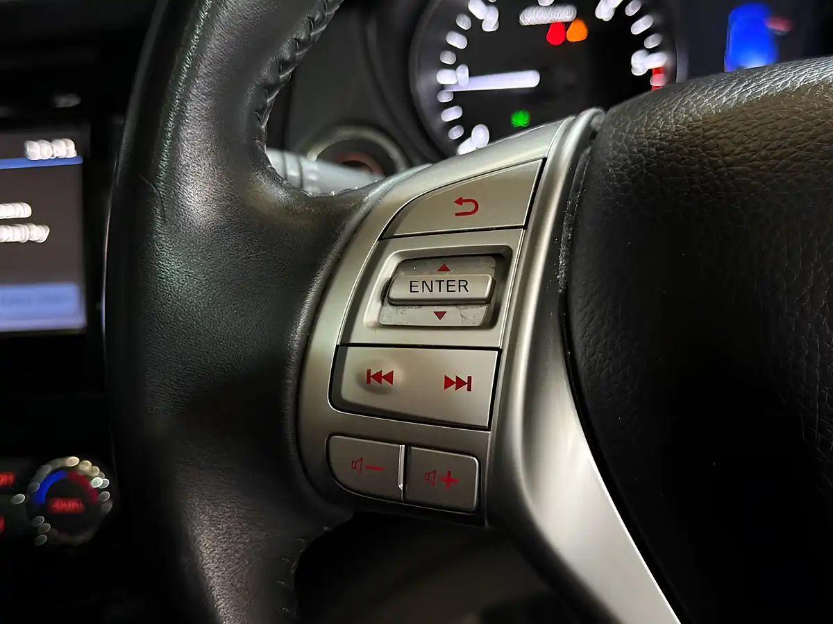 Used 2015 Nissan Qashqai N-Tec+ Blue - Interior and Exterior details 14