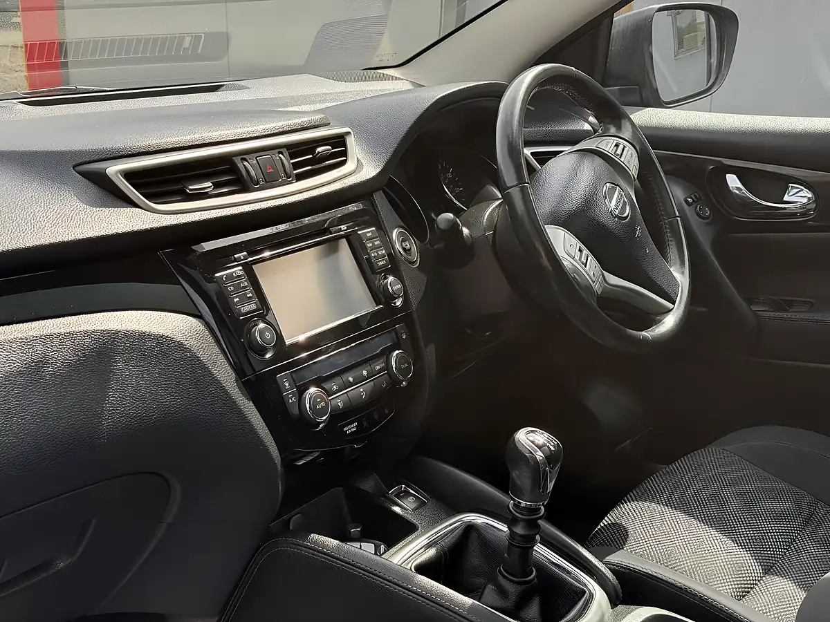 Used 2015 Nissan Qashqai N-Tec+ Blue - Interior and Exterior details 10