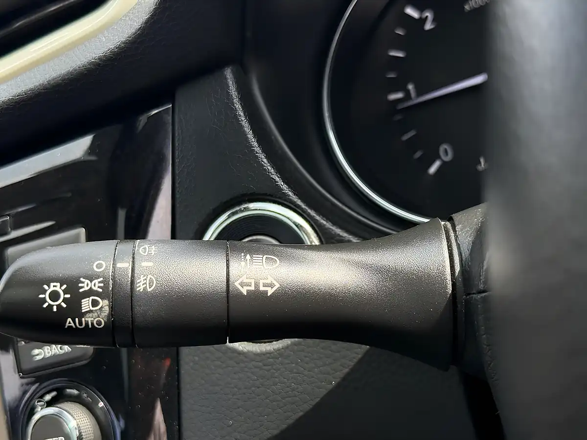 Used 2015 Nissan Qashqai N-Tec+ Blue - Interior and Exterior details 14