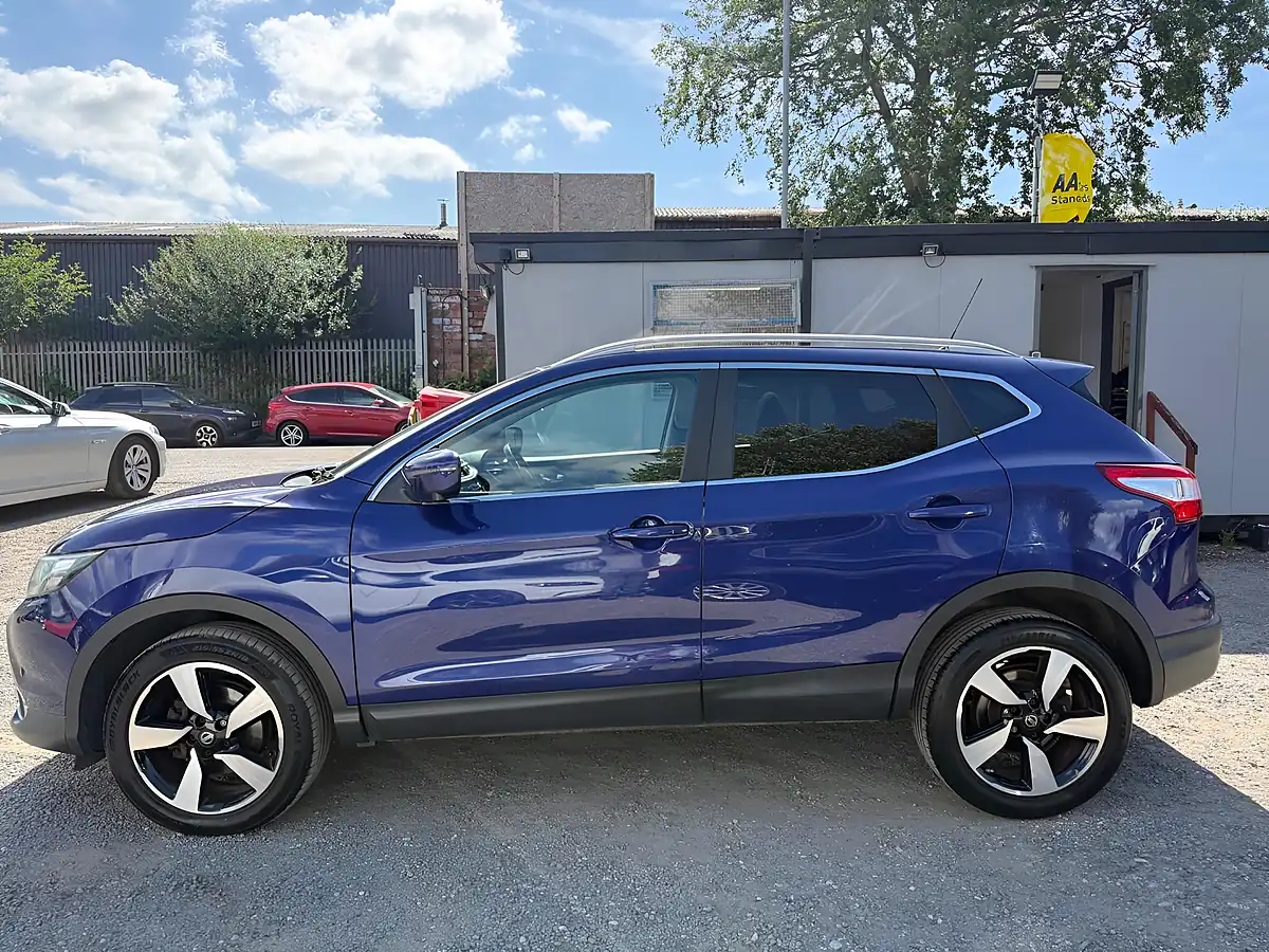 Used 2015 Nissan Qashqai N-Tec+ Blue - Interior and Exterior details 4