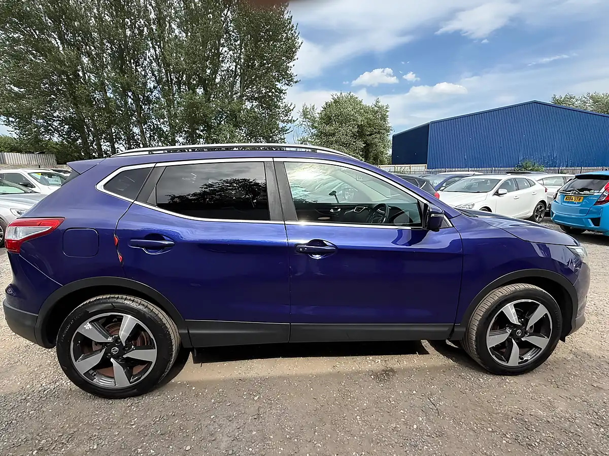 Used 2015 Nissan Qashqai N-Tec+ Blue - Interior and Exterior details 8