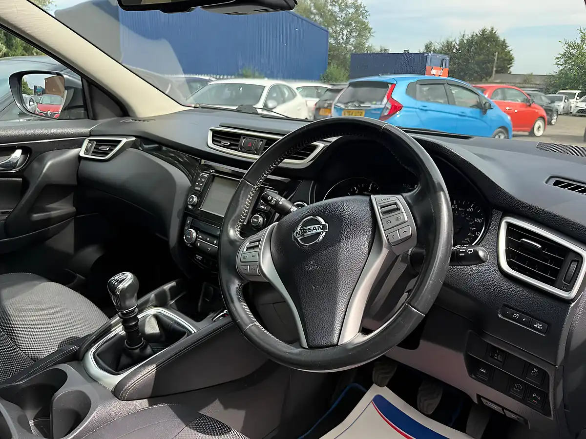 Used 2015 Nissan Qashqai N-Tec+ Blue - Interior and Exterior details 9