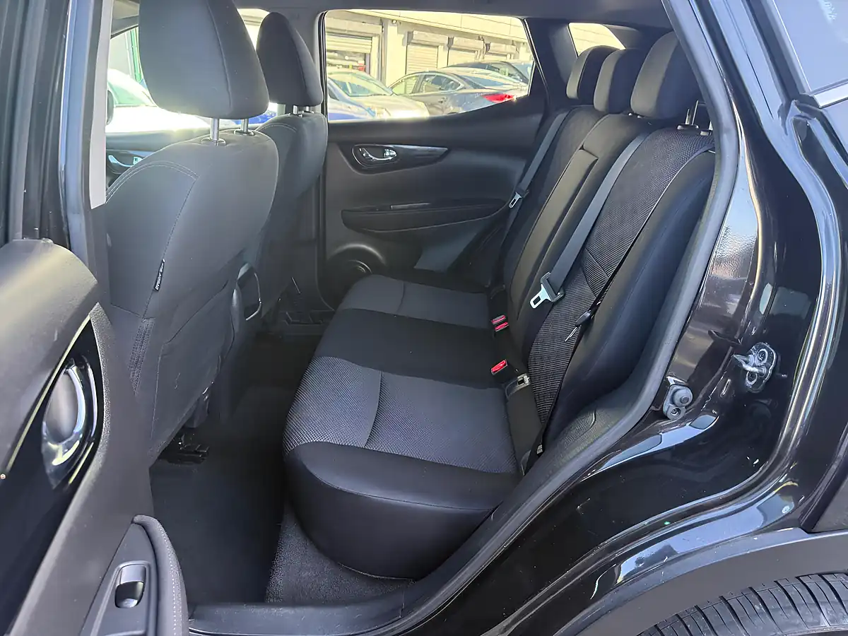 Used 2015 Nissan Qashqai N-Tec Blue - Interior and Exterior details 14