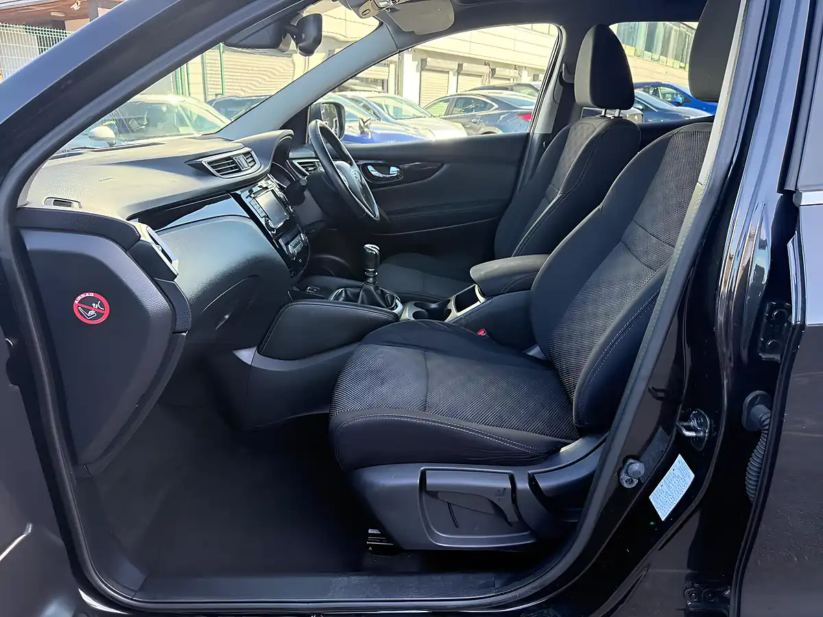 Used 2015 Nissan Qashqai N-Tec Blue - Interior and Exterior details 19
