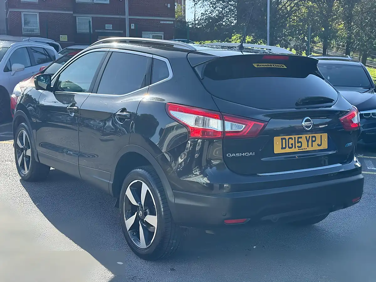 Used 2015 Nissan Qashqai N-Tec Blue - Interior and Exterior details 5