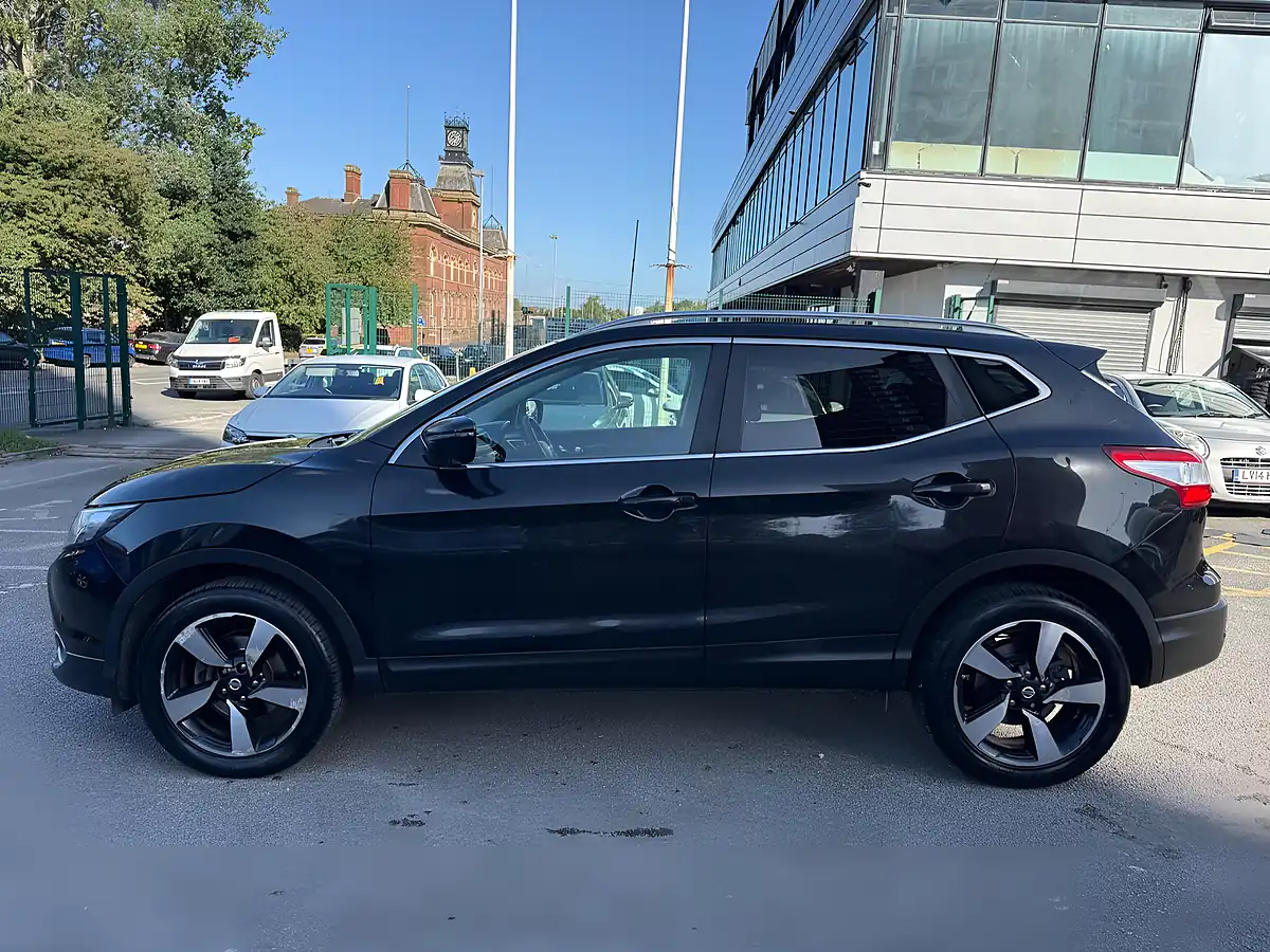 Used 2015 Nissan Qashqai N-Tec Blue - Interior and Exterior details 6