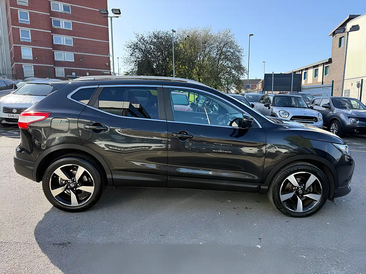 Used 2015 Nissan Qashqai N-Tec Blue - Interior and Exterior details 8