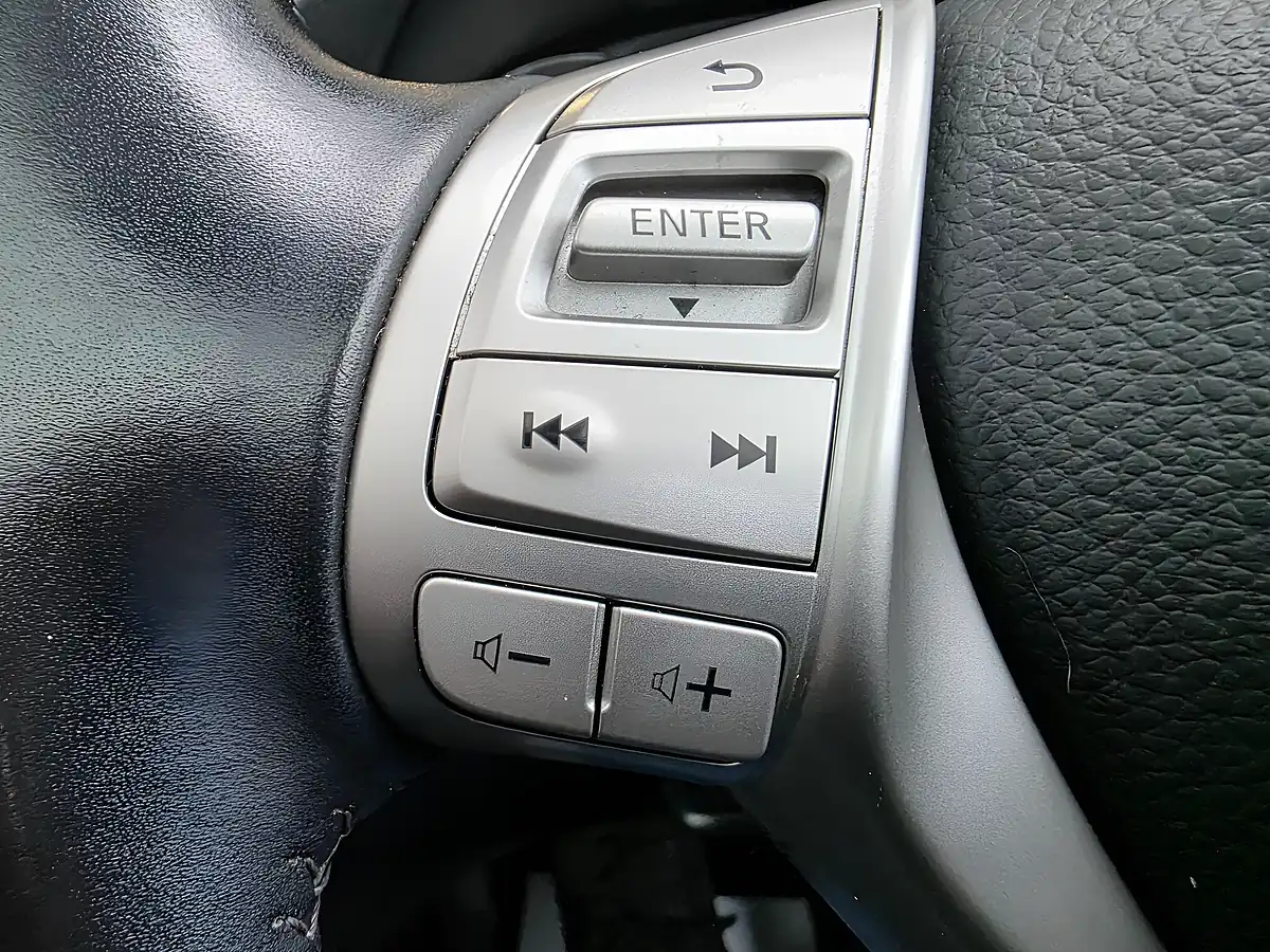 Used 2015 Nissan Qashqai N-Tec+ Blue - Interior and Exterior details 12