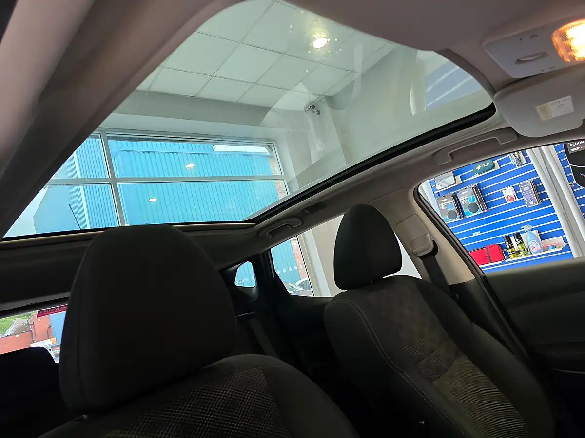 Used 2015 Nissan Qashqai N-Tec+ Blue - Interior and Exterior details 15