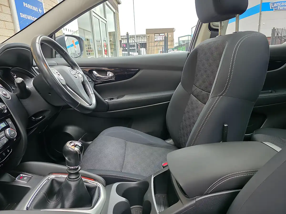 Used 2015 Nissan Qashqai N-Tec+ Blue - Interior and Exterior details 17