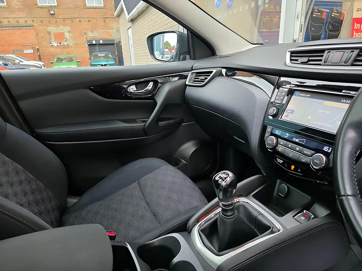 Used 2015 Nissan Qashqai N-Tec+ Blue - Interior and Exterior details 9