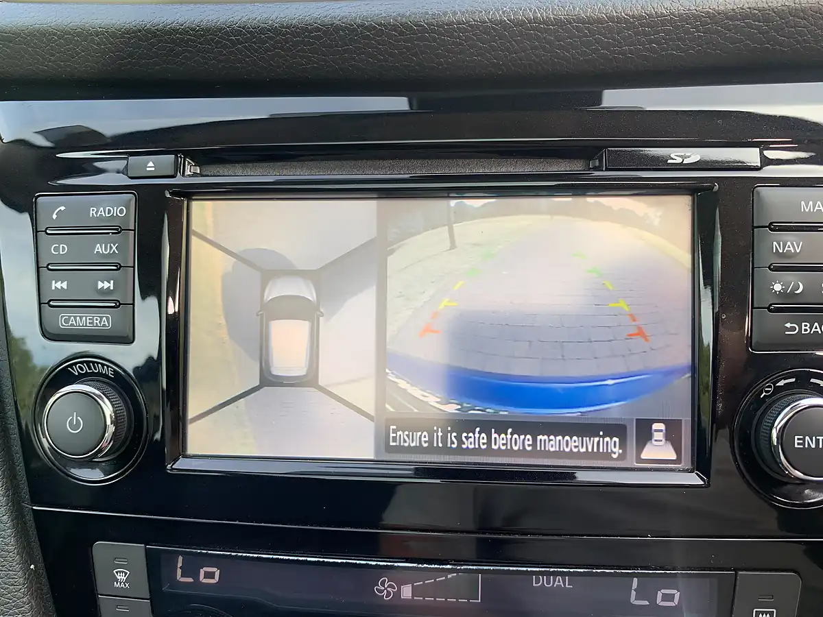 Used 2015 Nissan Qashqai N-Tec+ Blue - Interior and Exterior details 16