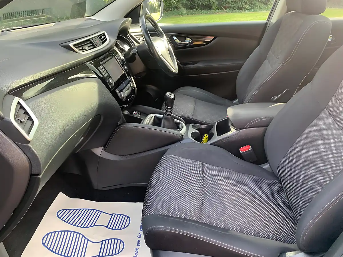 Used 2015 Nissan Qashqai N-Tec+ Blue - Interior and Exterior details 18