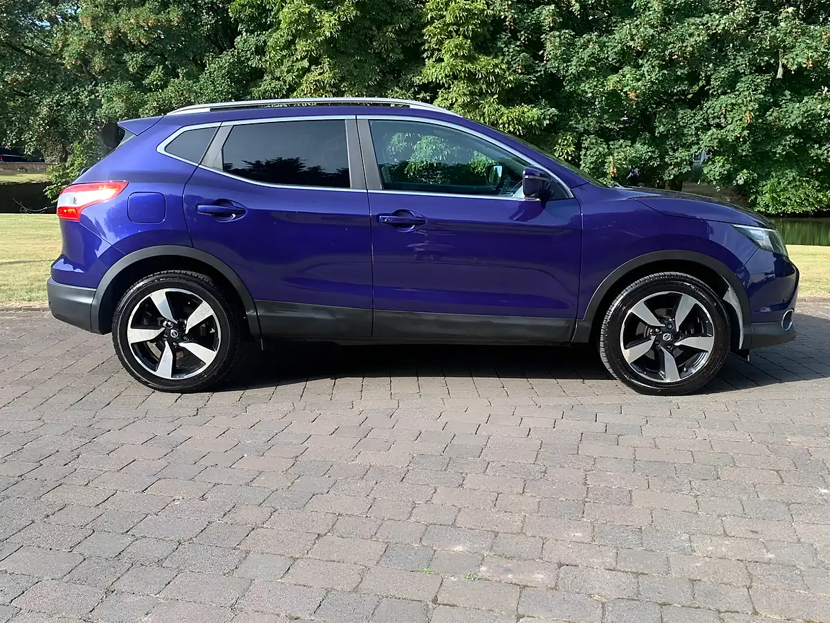 Used 2015 Nissan Qashqai N-Tec+ Blue - Interior and Exterior details 8