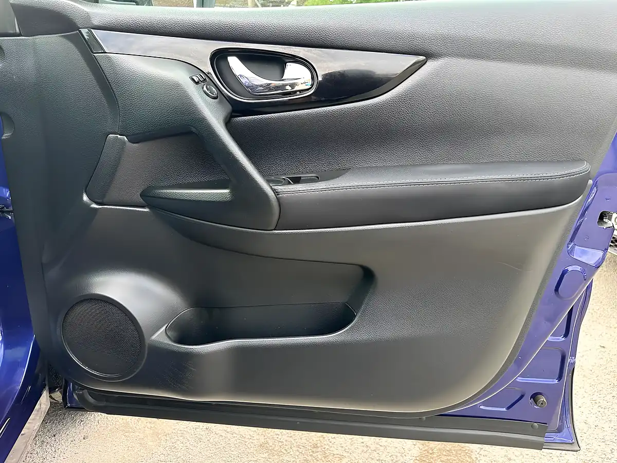 Used 2015 Nissan Qashqai N-Tec+ Blue - Interior and Exterior details 10