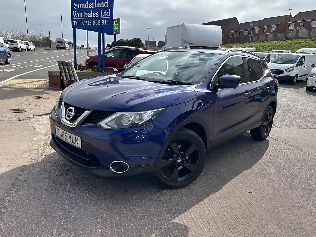 Used 2015 Nissan Qashqai N-Tec+ Blue - Front View