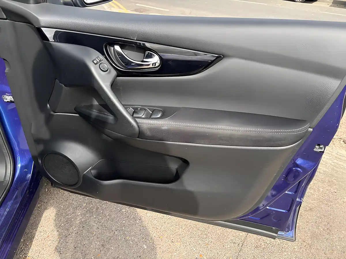 Used 2015 Nissan Qashqai N-Tec+ Blue - Interior and Exterior details 15