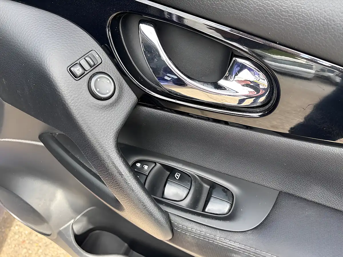 Used 2015 Nissan Qashqai N-Tec+ Blue - Interior and Exterior details 16