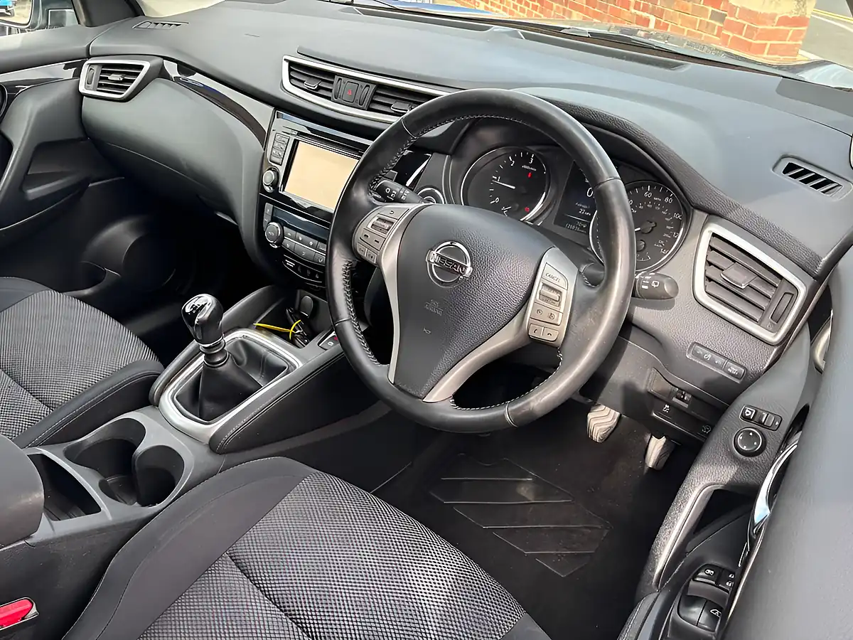 Used 2015 Nissan Qashqai N-Tec+ Blue - Interior and Exterior details 9
