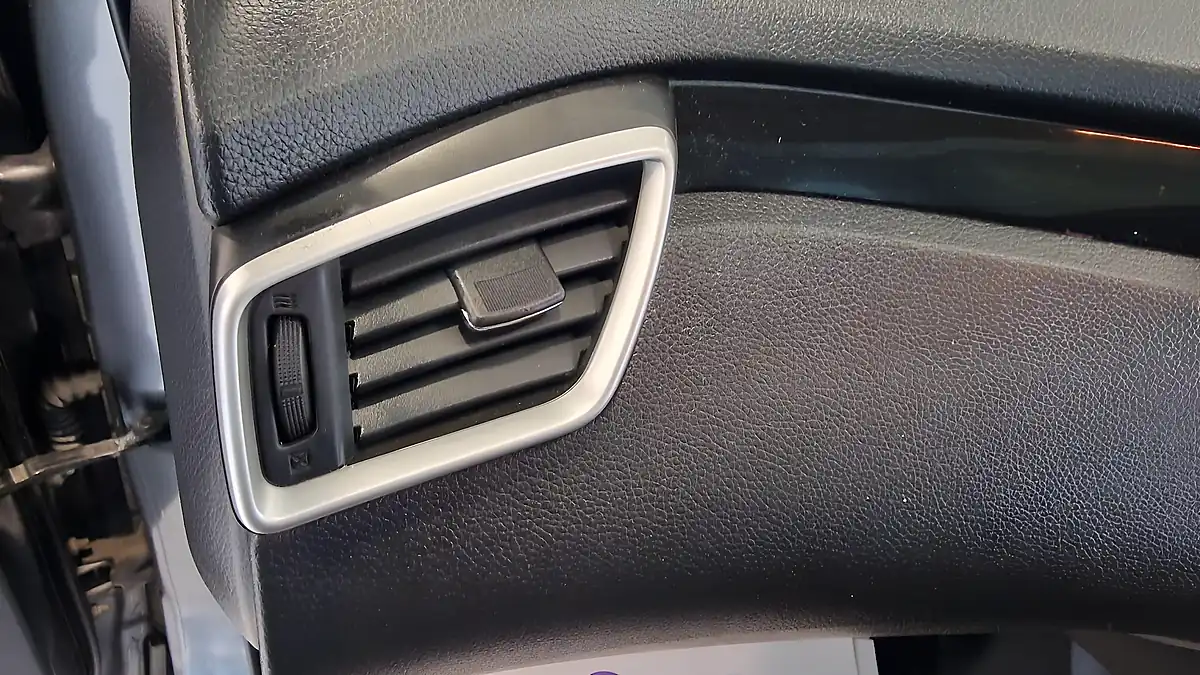 Used 2015 Nissan Qashqai N-Tec+ Grey - Interior and Exterior details 12